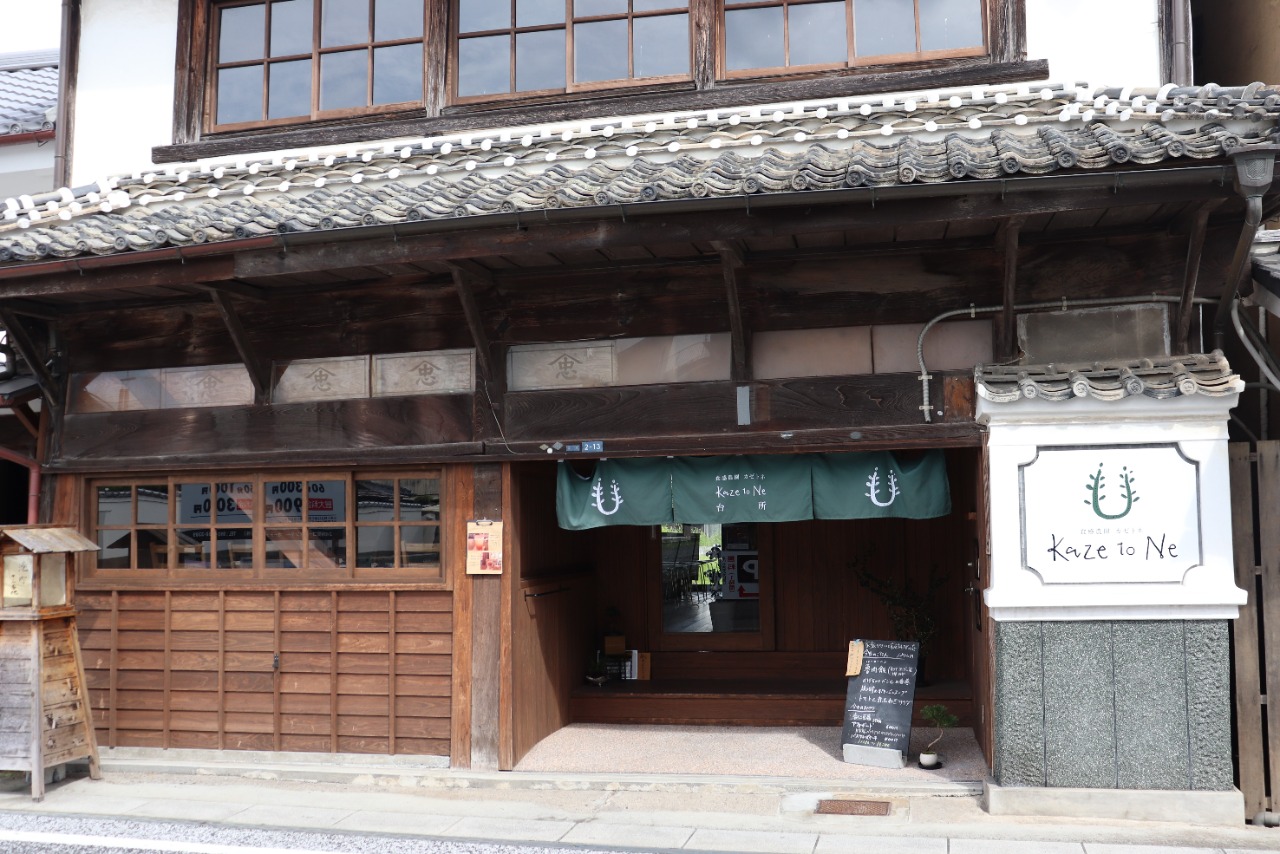 歴史ある建物が並ぶ豆田町にて営業